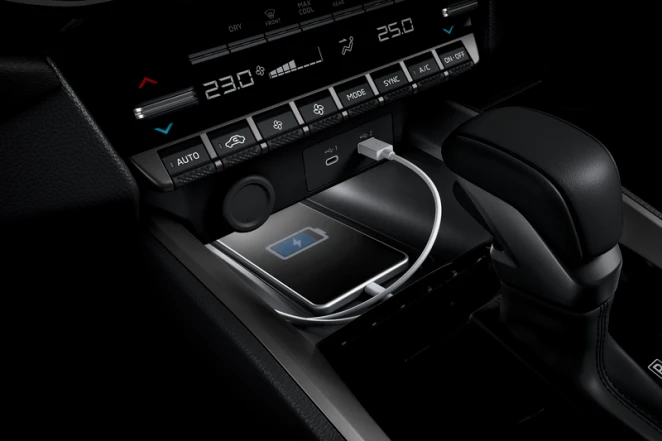Fitur Charging Port dan Dual Zone AC